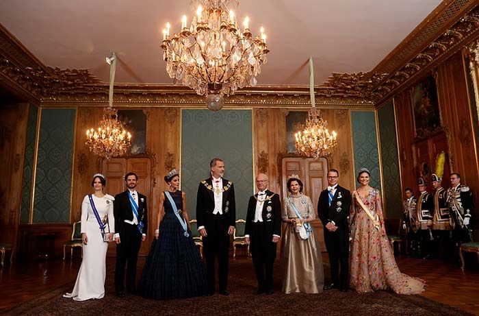 La Familia Real sueca luce las condecoraciones otorgadas por Felipe VI en su viaje de Estado