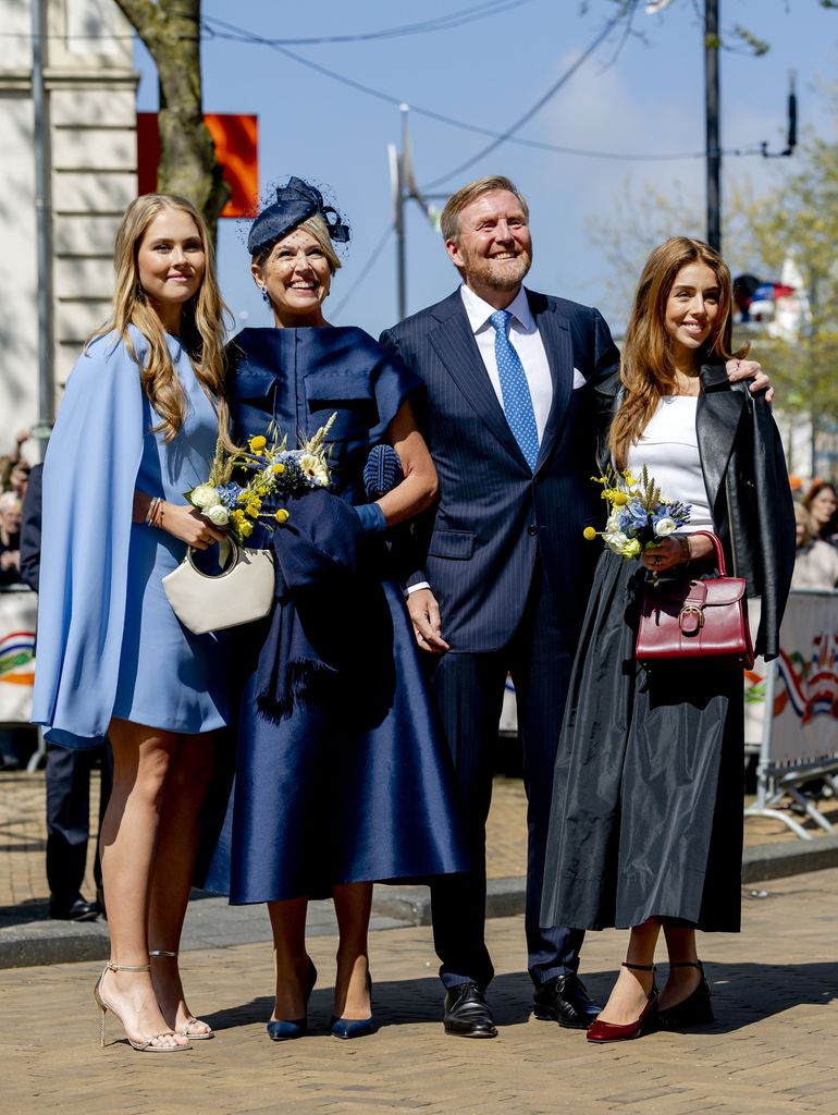 Reyes de Holanda junto a sus hijas