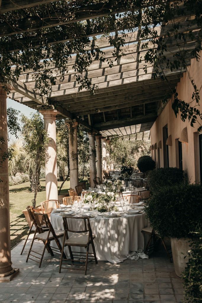 Boda de primavera al aire libre