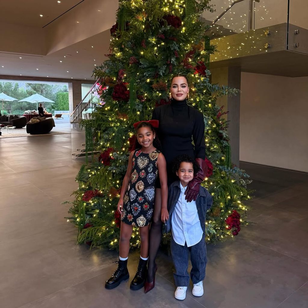 Khloé Kardashian y sus hijos True y Tatum Thompson.