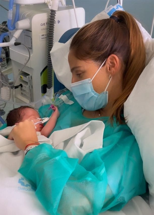 Lucía Villalón con su hijo Diego