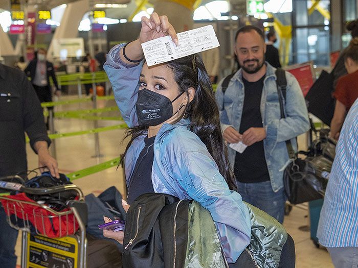 Chanel Terrero feliz con su billete de avión 