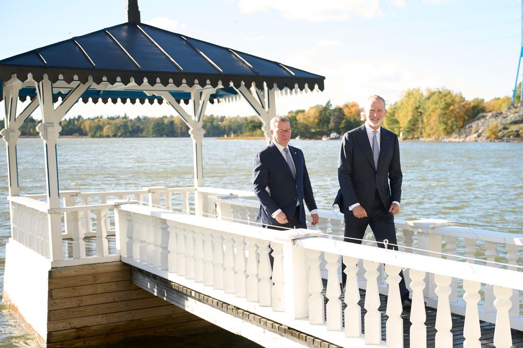 El rey Felipe con el primer ministro de Finlandia, Petteri Orpo