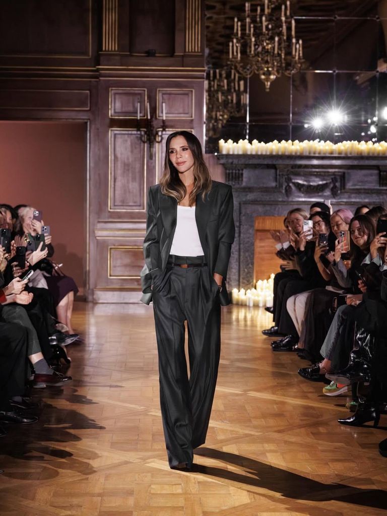 Victoria Beckham tras finalizar su desfile