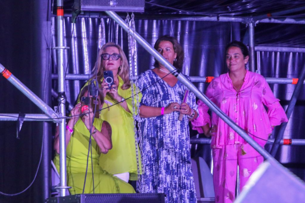 Inmaculada Casal y Toñi Moreno en el concierto de María del Monte en Málaga, 23 de agosto de 2024