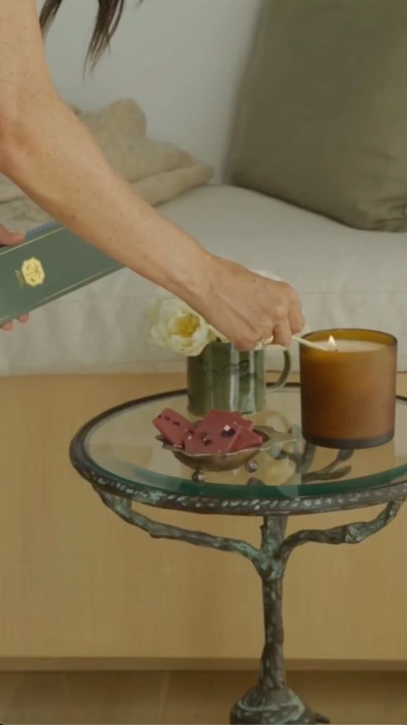Meghan Markle, promocionando su nueva colección de invierno.