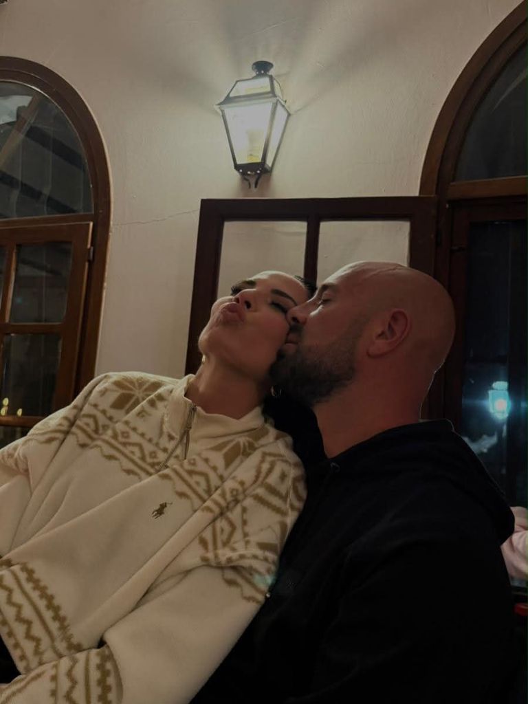 Pepe Reina felicita a su mujer, Yolanda Ruiz, en su 20 aniversario