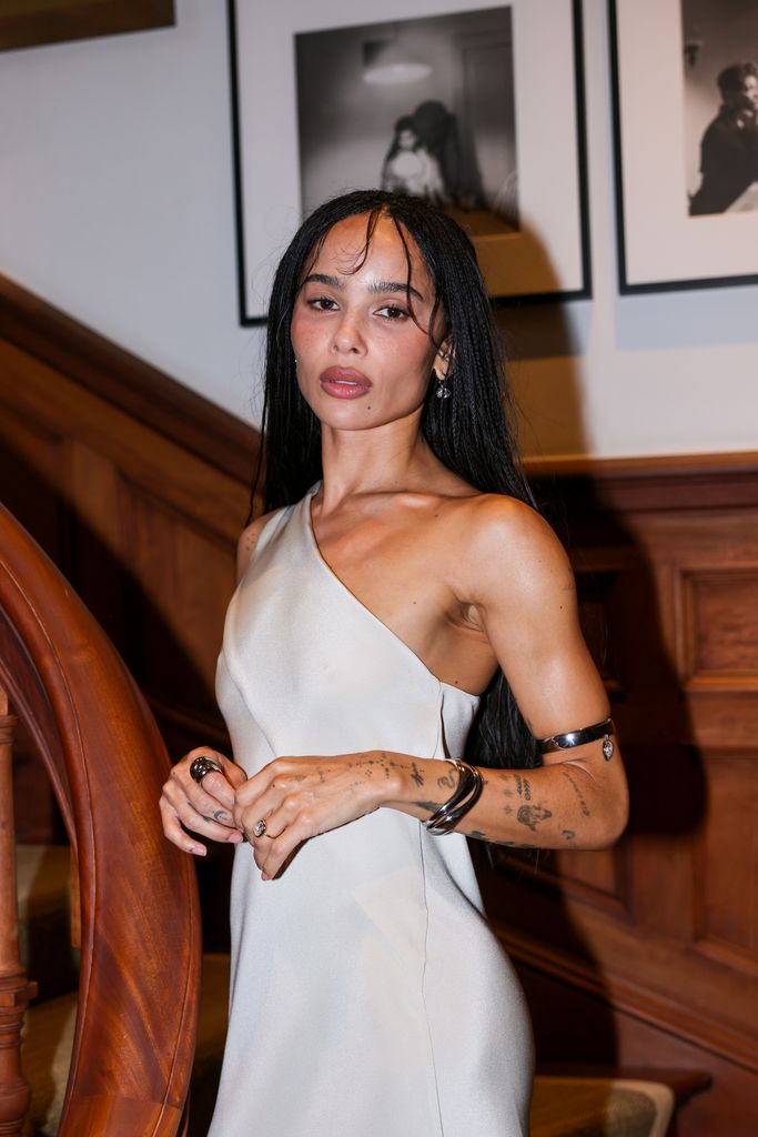 Zoë Kravitz presumió su anillo de compromiso de más de 500 mil dólares. 