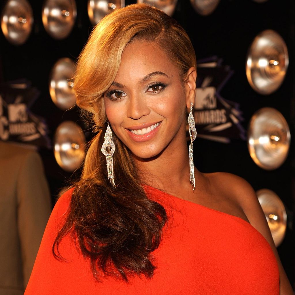 beyonc suma el glam style a sus beauty looks