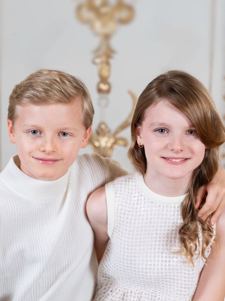 Retrato oficial de Jacques y Gabriella de Mónaco con motivo de su 11º cumpleaños