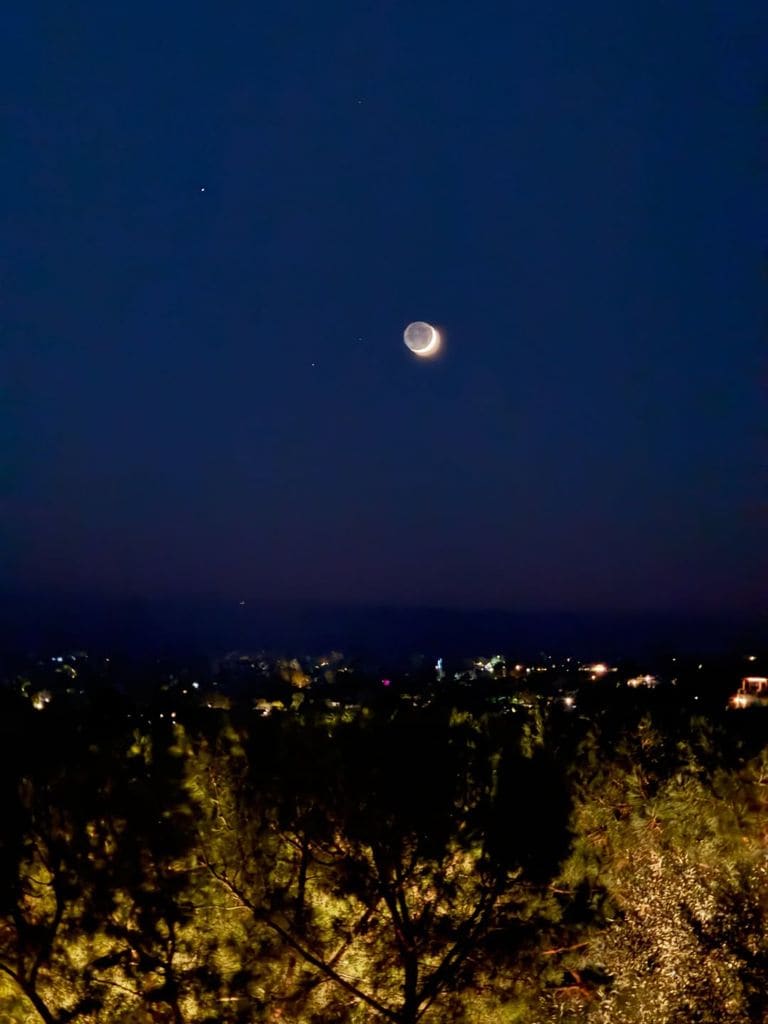 La vista desde su casa a la luna 
