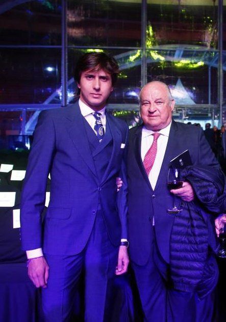 Andrés Roca Rey con el ganadero fallecido