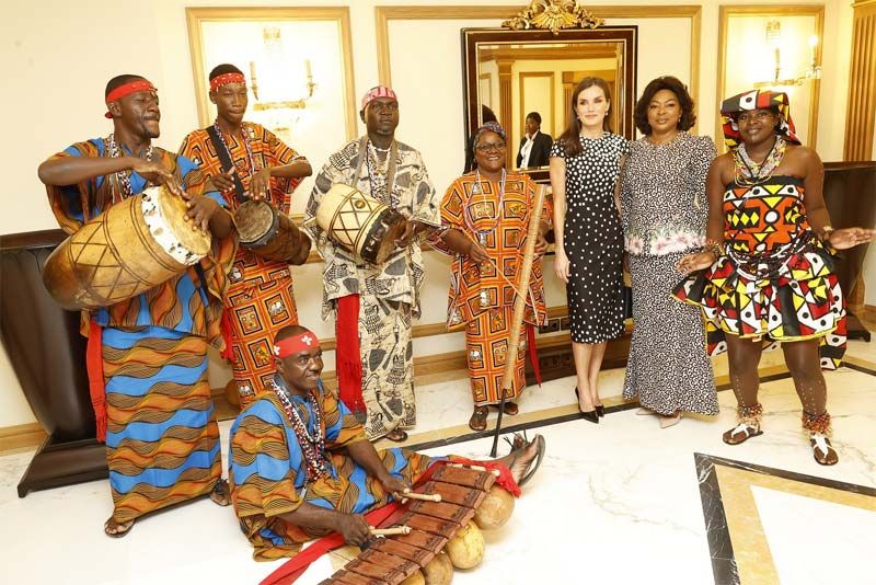 La reina Letizia con la primera dama de Angola