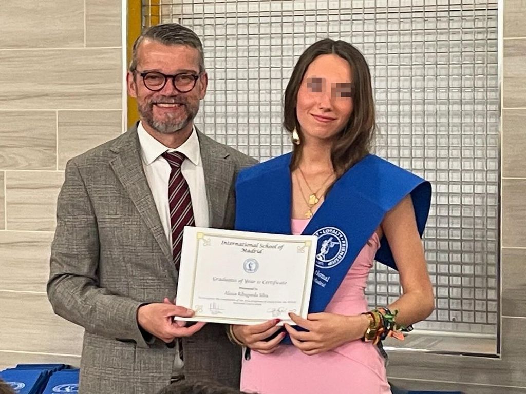 La graduación de Alexia, hija de los periodistas José Ribagorda y Loles Silva, en junio de 2024