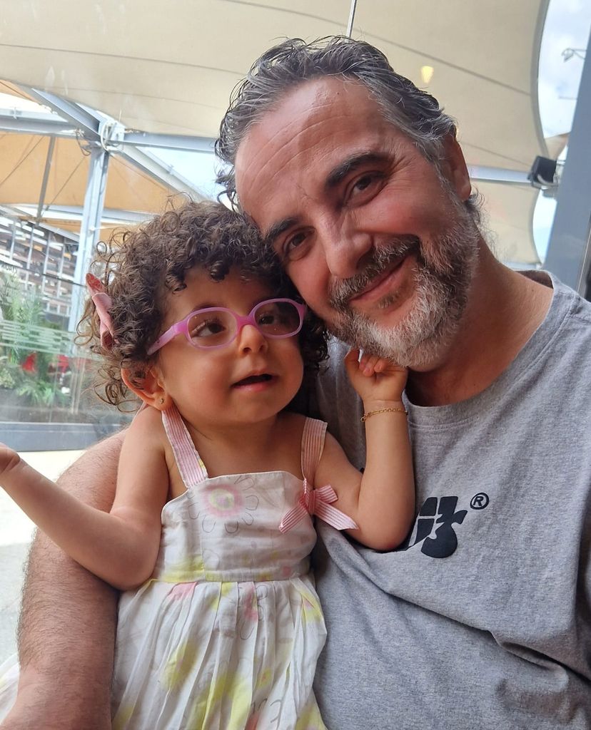 Israel Coronado junto con su hija Loreto
