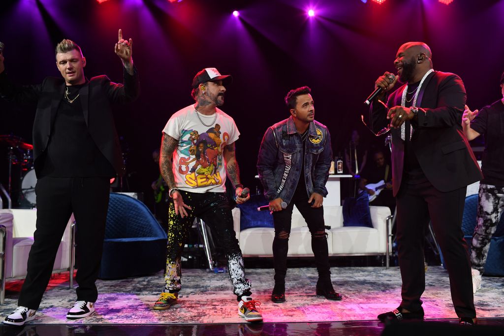 Luis Fonsi compartió el escenario con algunos integrantes de los Backstreet Boys en 2021