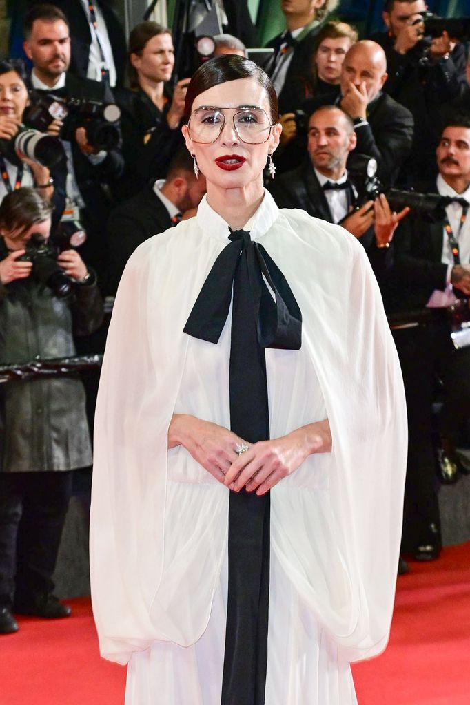 Paz vega en la alfombra roja de Cannes con vestido de Paloma Spain.