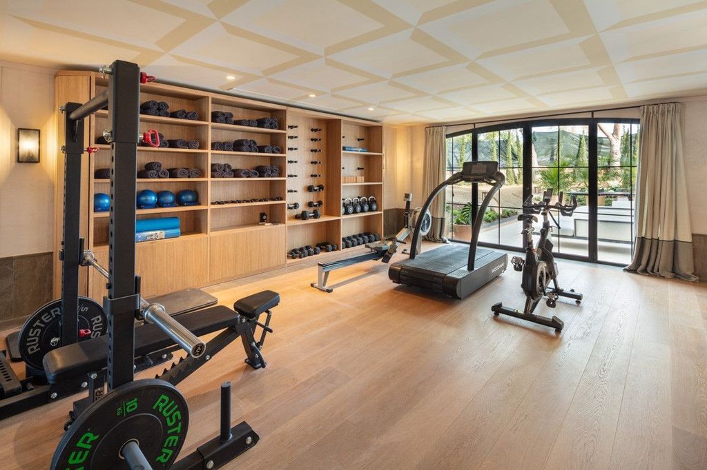 La exclusiva villa en Marbella en la que Courtois ha pasado sus vacaciones por 50.000 euros a la semana
