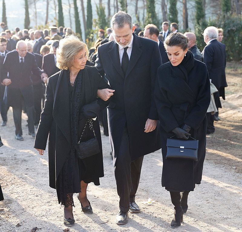 Doña Letizia y don Felipe con Doña Sofía en Tatoi 