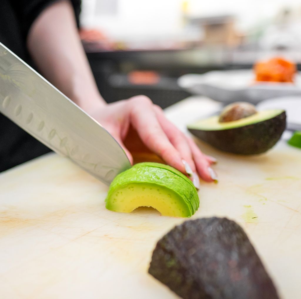 El aguacate se ha convertido en un imprescindible en la cesta de la compra de muchos hogares.
