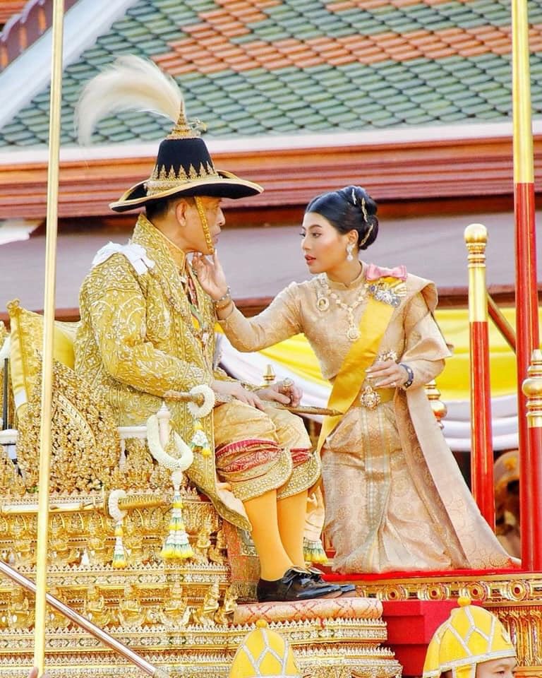 Sirivannavari de Tailandia con su padre, el rey Rama X 