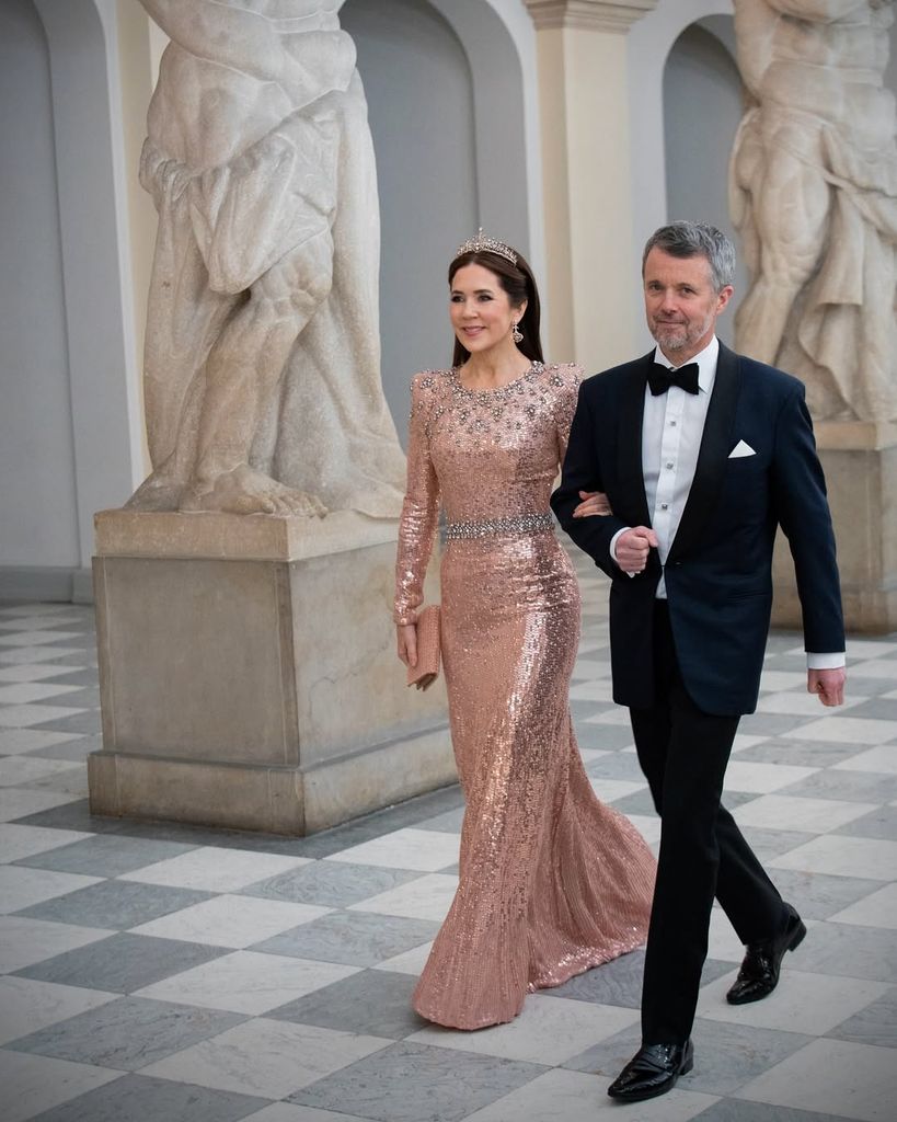 Mary de Dinamarca con vestido rosa de Jenny Packham