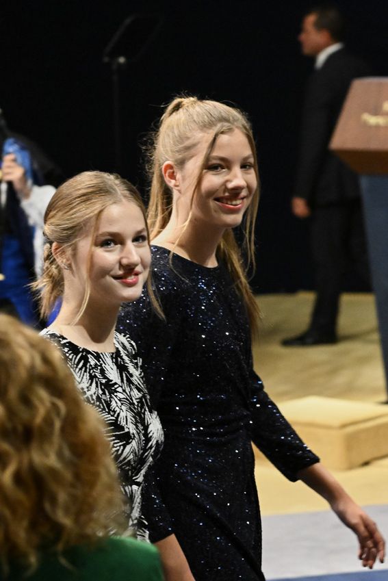 La infanta Sofía y la princesa Leonor