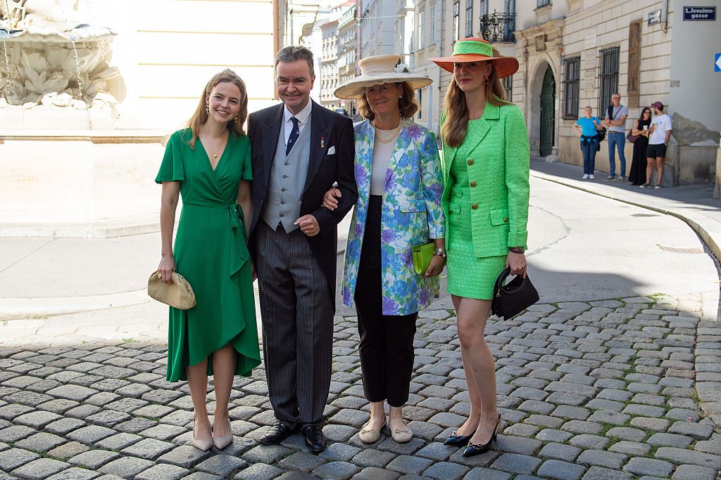 El archiduque Jorge de Habsburgo-Lorena junto a su mujer y sus dos hijas