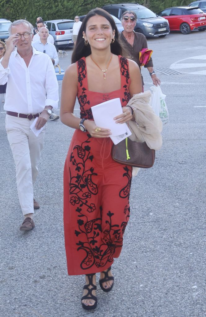 Cayetana Rivera en Estepona viendo torear a Roca Rey el domingo 12 de julio de 2026
