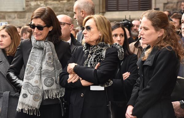 Su viuda Consuelo García-Píriz con sus dos hijas Marta y Ángela 