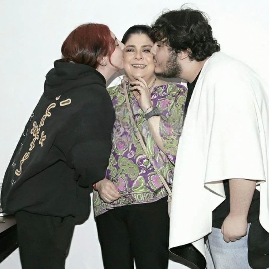 Victoria Ruffo con sus hijos