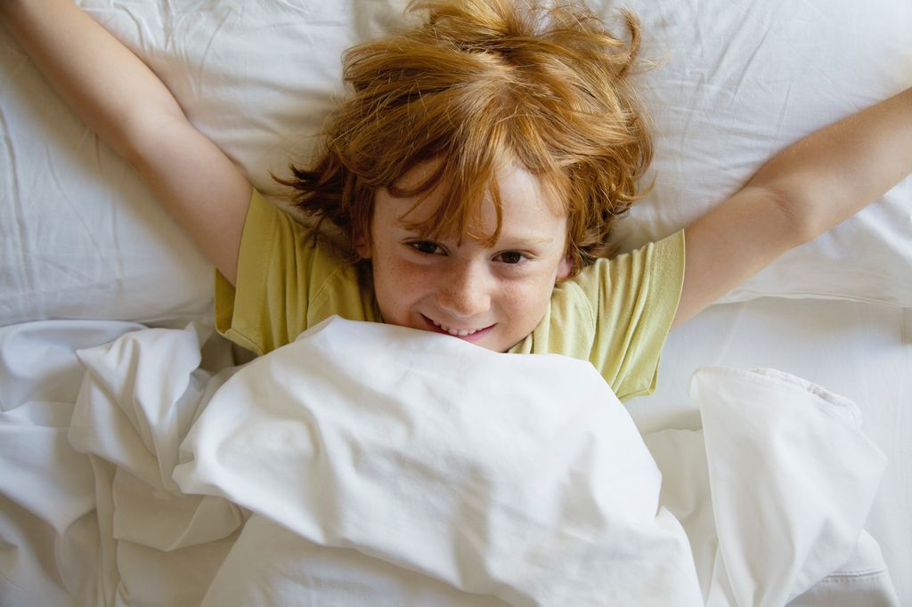 Niño con energía recién despertado