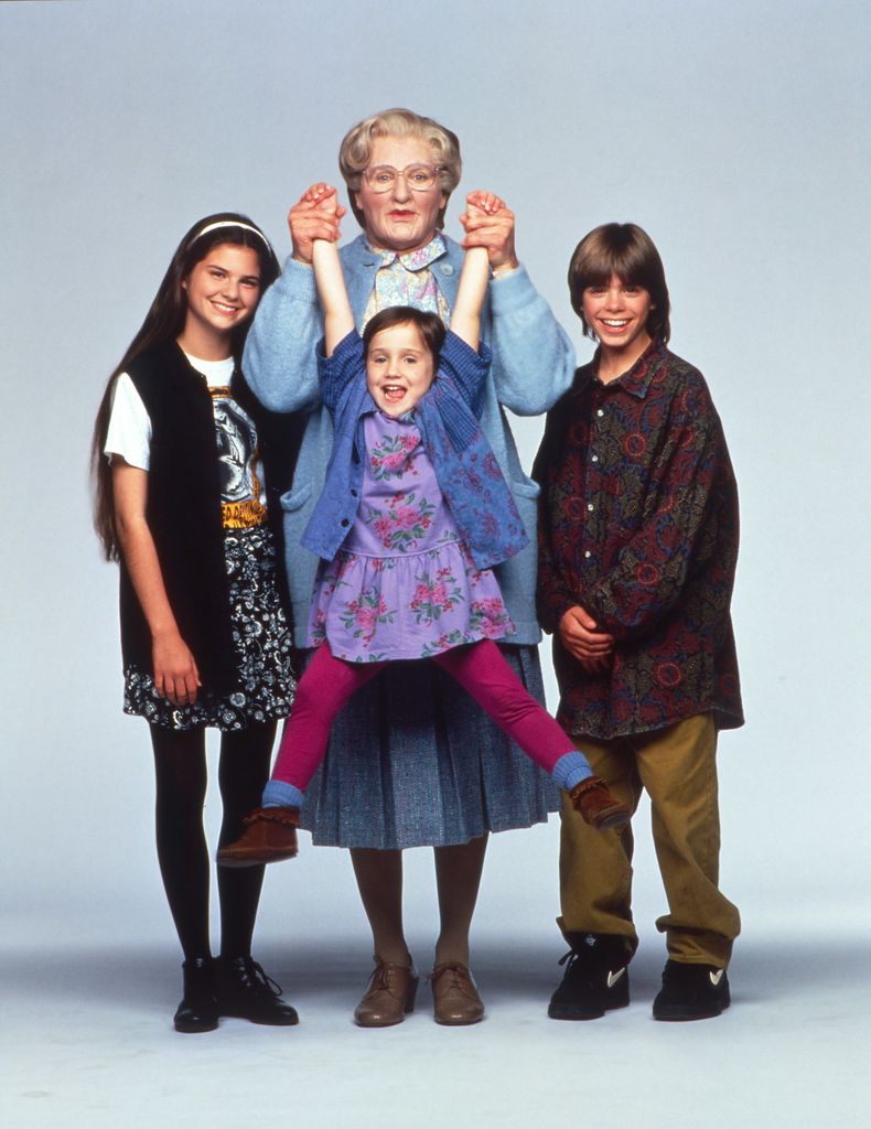 En  la película 'Señora Doubtfire 'Robin Williams interpreta a un padre que se disfraza de niñera para no perder el vínculo con sus hijos tras un divorcio
