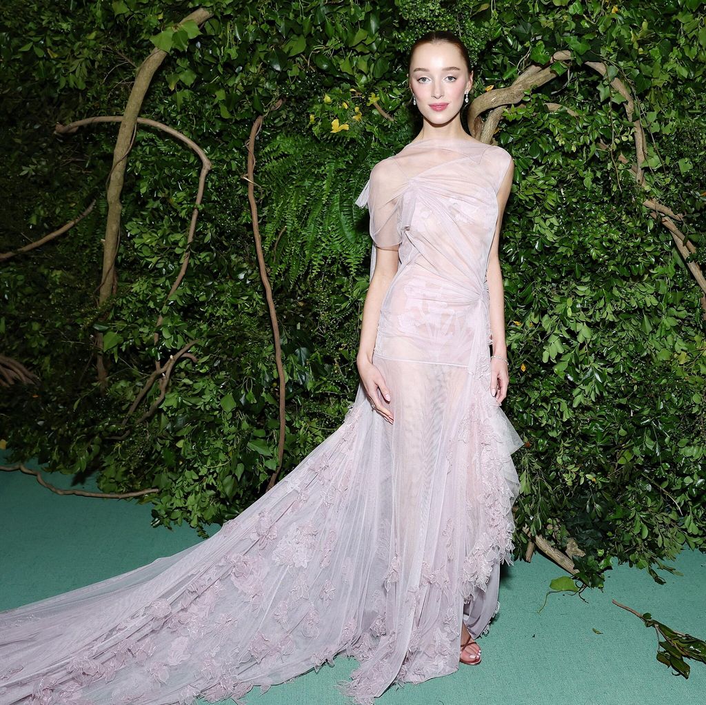 phoebe dynevor