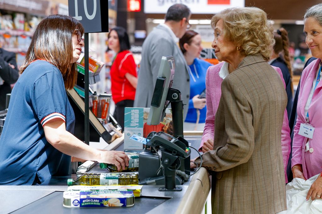 La reina Sofía acude a la recogida de primavera de la Federación Española de Bancos de Alimentos
