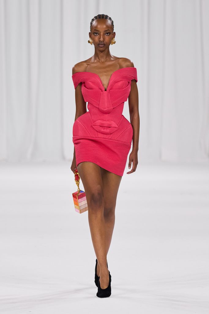 Paris Fashion Week: Balmain Primavera/Verano 2025