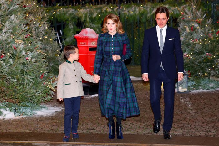 Beatriz de York, con su marido y el hijo mayor de este
