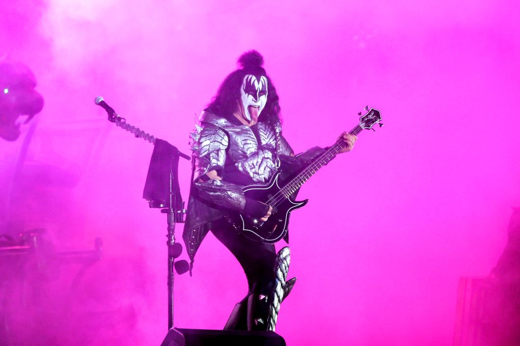 El cantante se recupera de este incidente, asegurando que está bien. En noviembre tiene un evento especial con KISS  a propósito del 50° aniversario de la  banda. 