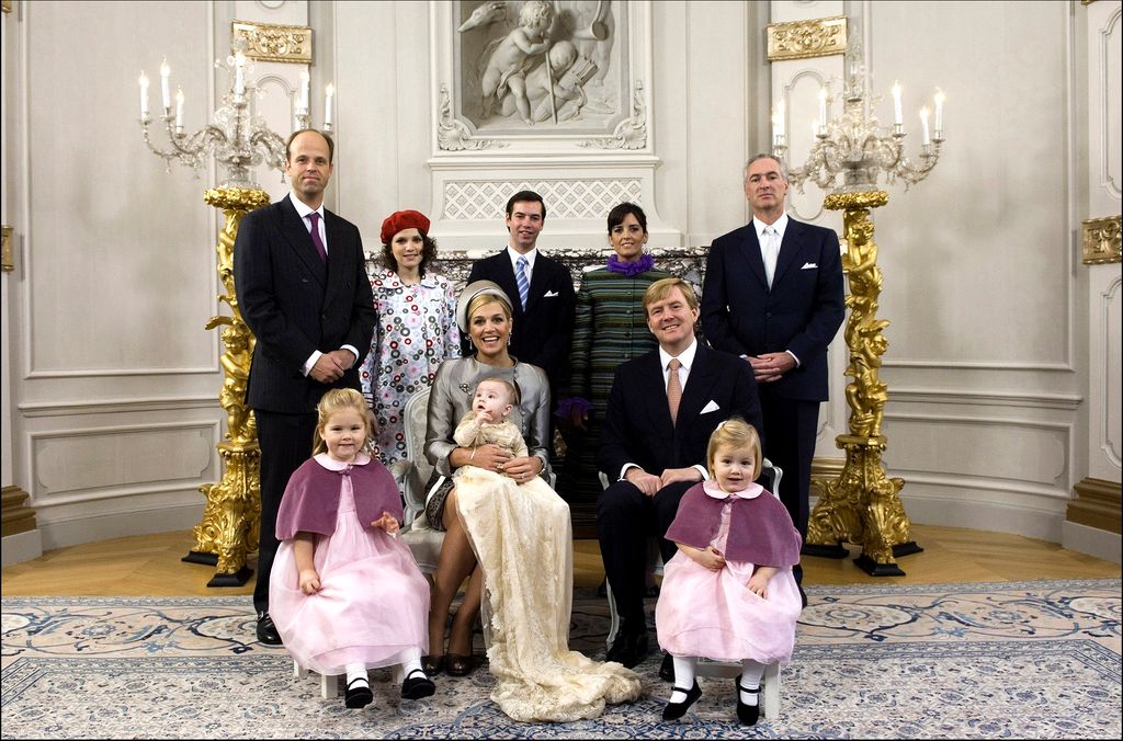 EN LA FOTO, DE IZQUIERDA A DERECHA: TIJO BARON COLLOT DESCURY, INES ZORREGUIETA, PRINCIPE GUILLERMO DE LUXEMBURGO, VALERIA DLEGER, ANTON FRILING, PRINCESA AMALIA, PRINCESA MAXIMA, PRINCESA ARIANNA, PRINCIPE GUILLERMO Y PRINCESA ALEXIA