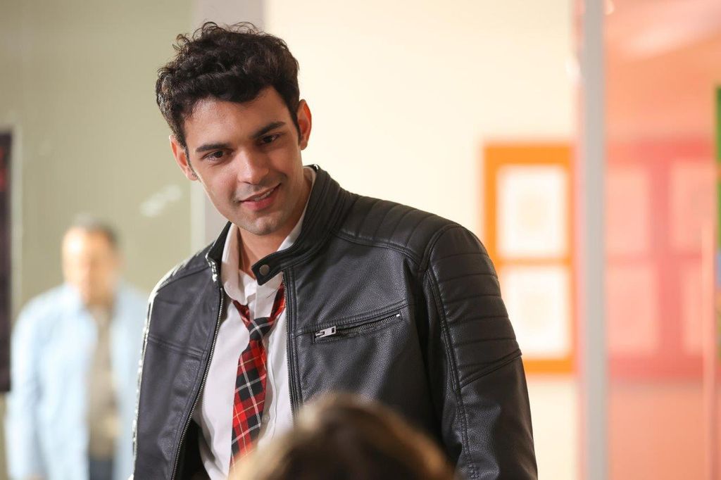 Avance de 'Hermanos': Ayaz declara su amor públicamente a ASiye