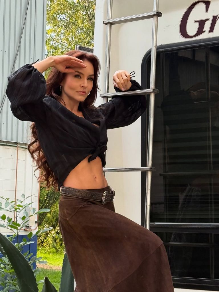 Para dar vida a Doménica Montero, Angelique Boyer cambió de look y se convirtió en castaña.