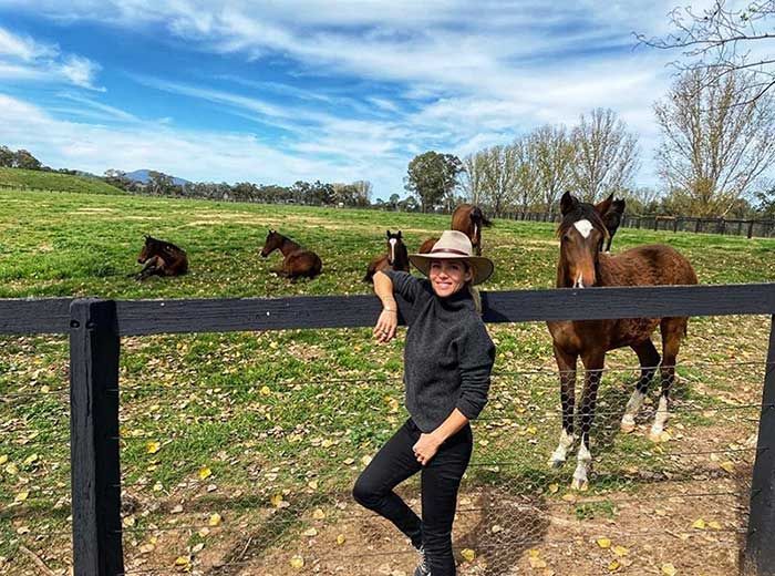 ¡Una familia de 'cowboys'! Elsa Pataky y sus hijos se divierten en una granja 