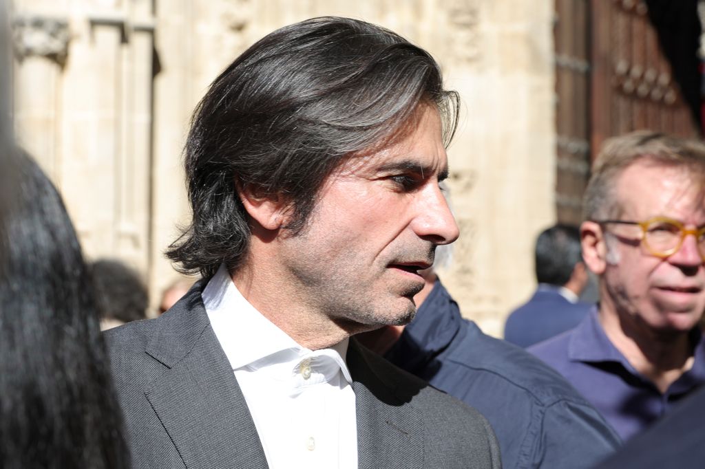 Javier Conde durante el funeral de Rafael de Paula