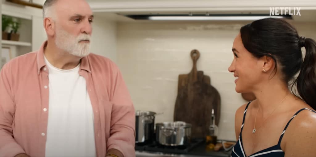 Dos imágenes de la aparición de José Andrés en la segunda temporada de la serie documental de Meghan Markle
