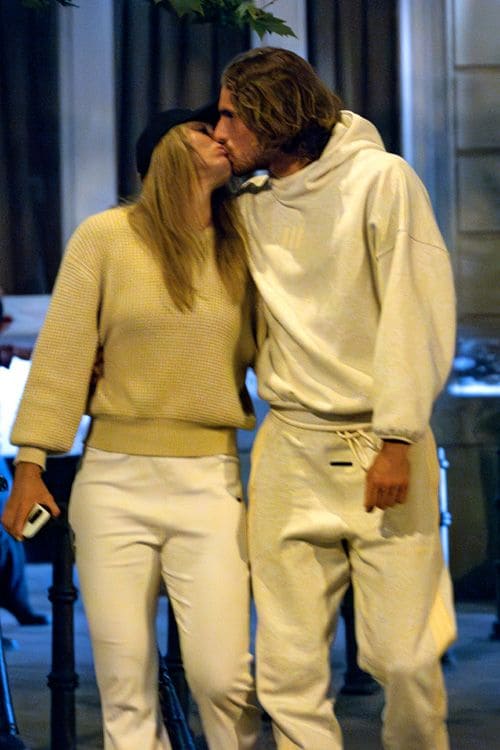 Paula Badosa y Stefanos Tsitsipas por las calles de Madrid
