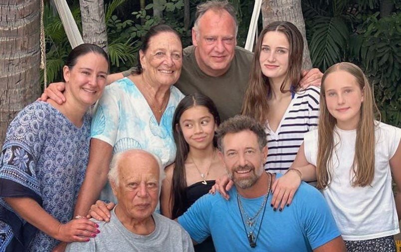 Gabriel Soto ha celebrado sus 50 años en compañía de sus hijas