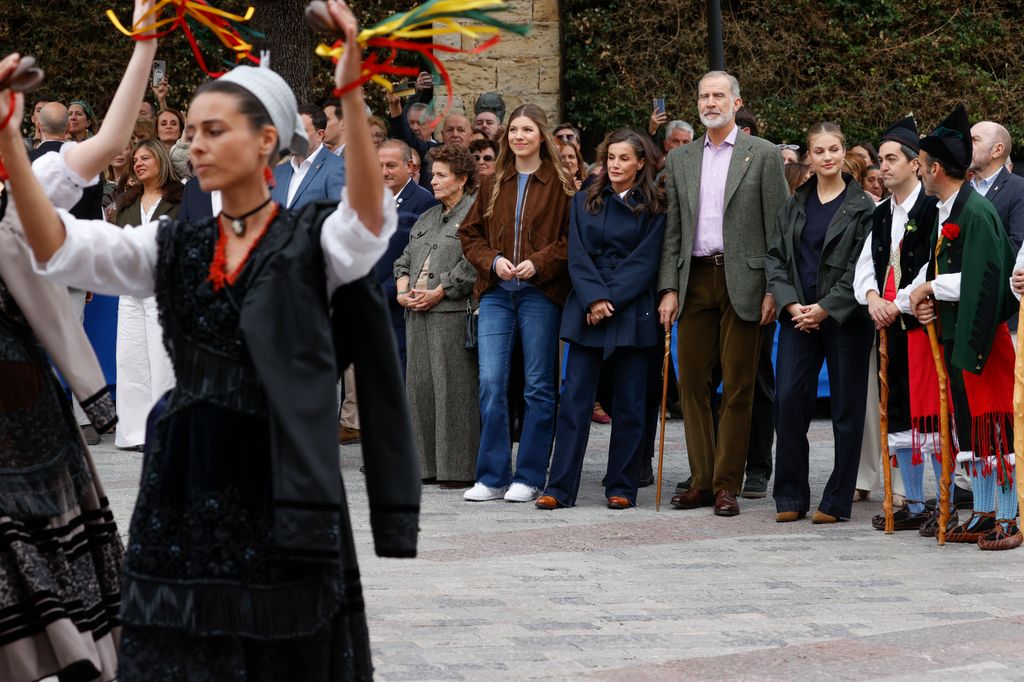La Familia Real contempla el baile de El Pericote