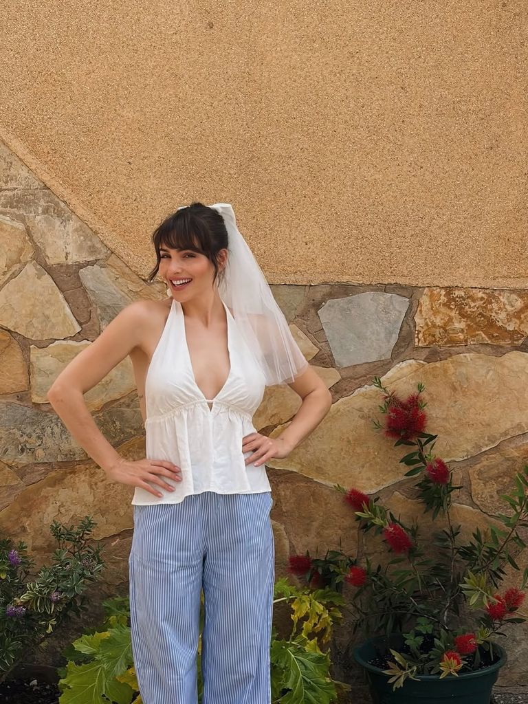La actriz, con el velo de novia