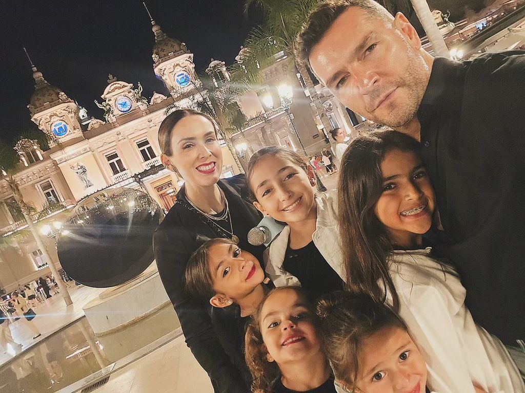 Jacky Bracamontes y su familia