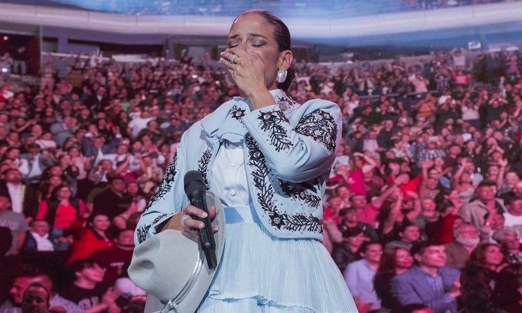 Natalia Jiménez en el Auditorio Nacional de la Ciudad de México en un concierto como parte de su gira internacional “Antología 20 Años”.